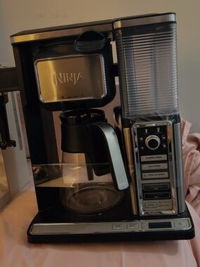 Ninja Carafe Coffee Bar System with Single Serve with milk frother